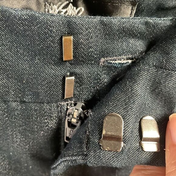 Mossimo Stretch Ladies Shorts, Size 8, Navy Blue, Bermudas - Picture 3 of 5